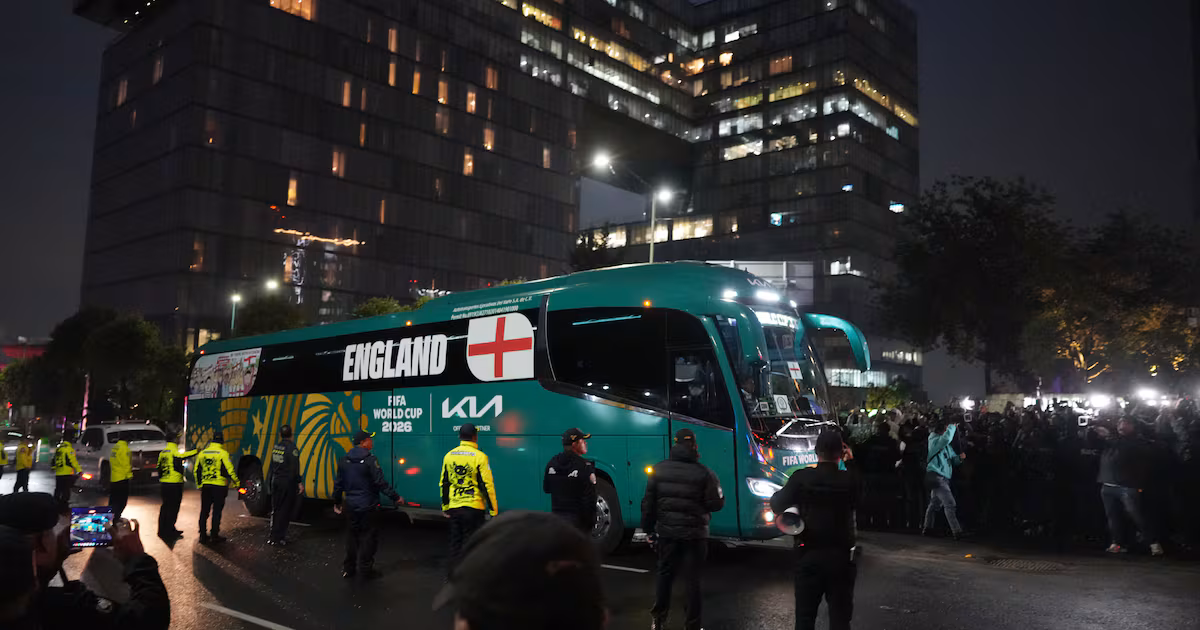England Faces Hostile Welcome in Mexico City