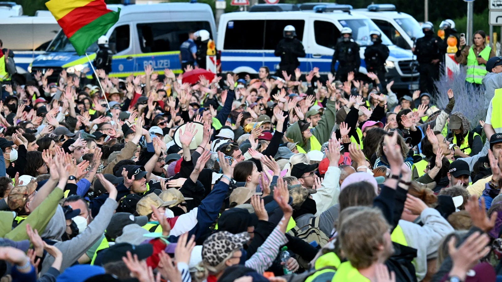 Thousands protest in Germany ahead of AfD conference