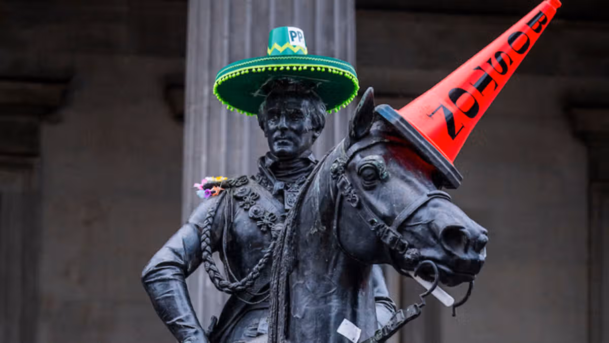 Duke of Wellington Statue Gets Sombrero for World Cup