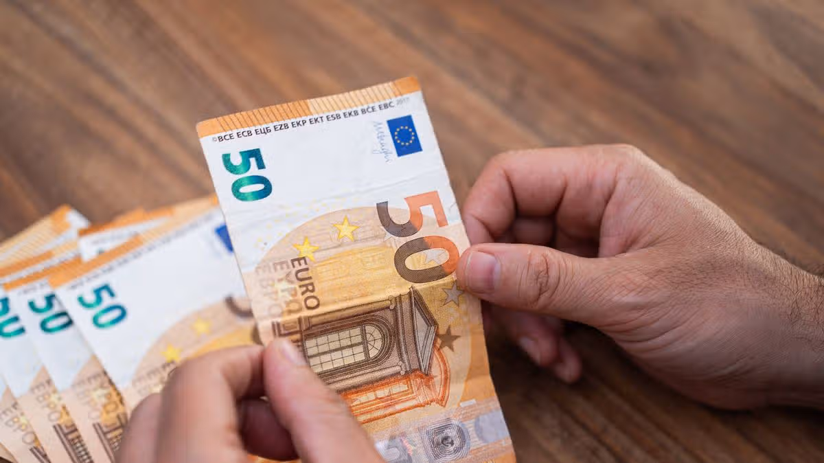 Ireland to Distribute €285 Back to School Allowance