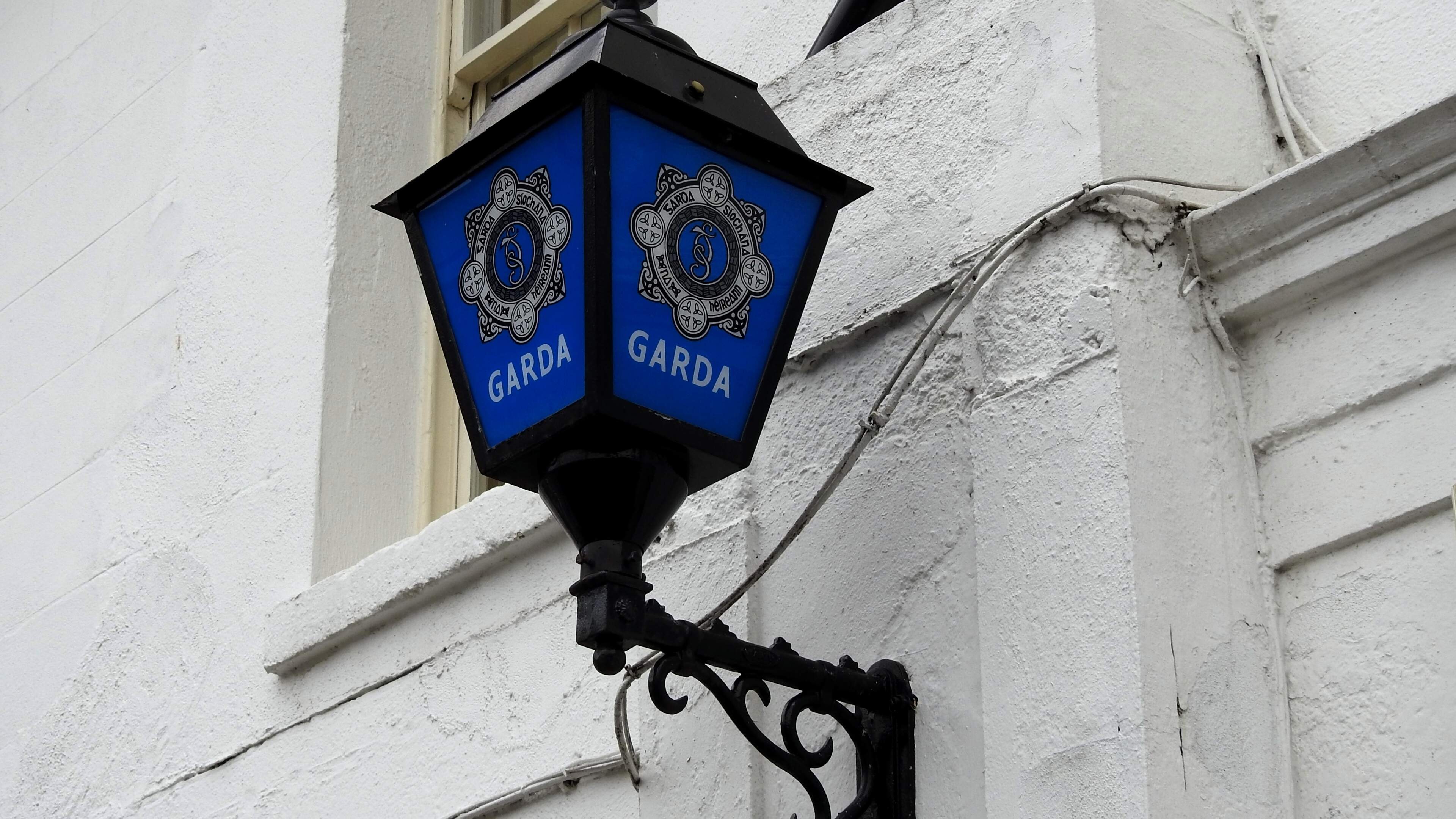 Gardaí Investigate Death Outside Cork Pub
