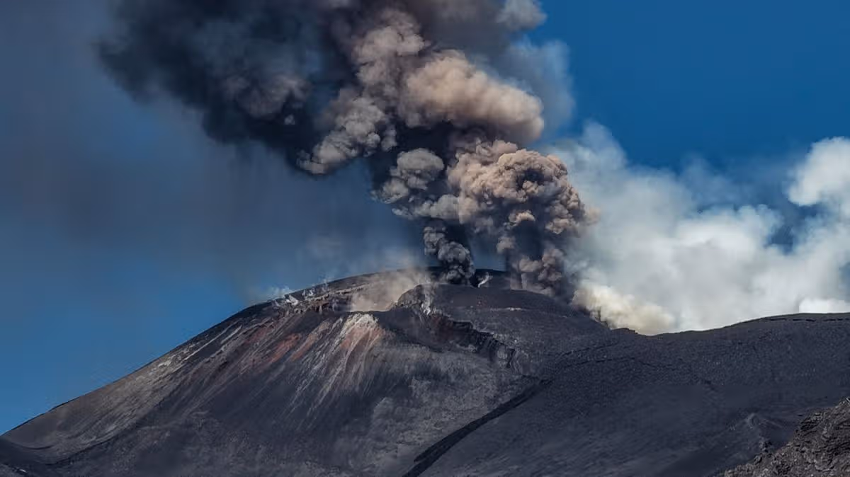 Mount Etna Erupts, Flights Canceled at Catania Airport