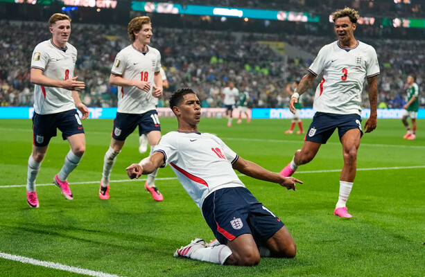 England defeats Mexico 3-2 in World Cup match