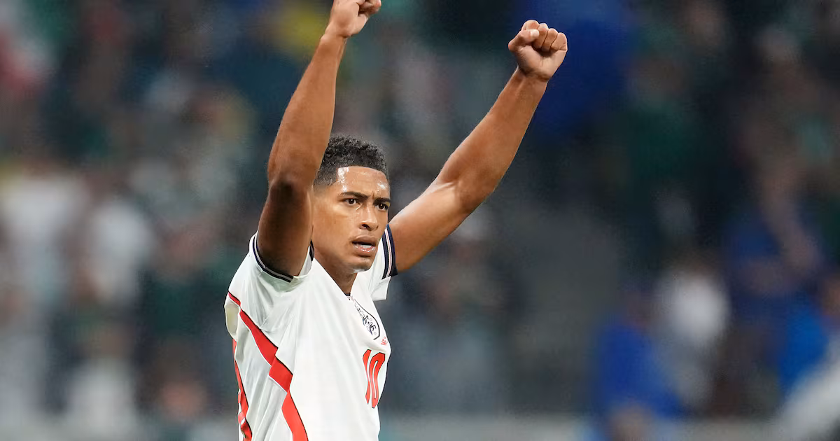 England win Mexico thriller to reach quarter-finals