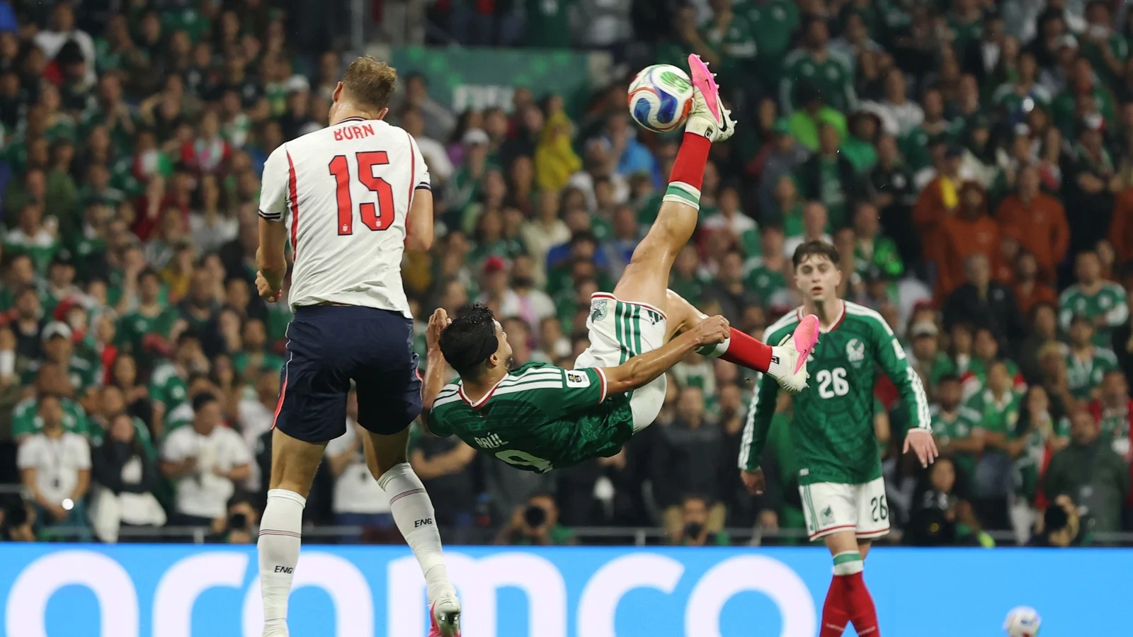 England Defeats Mexico 3-2 in World Cup