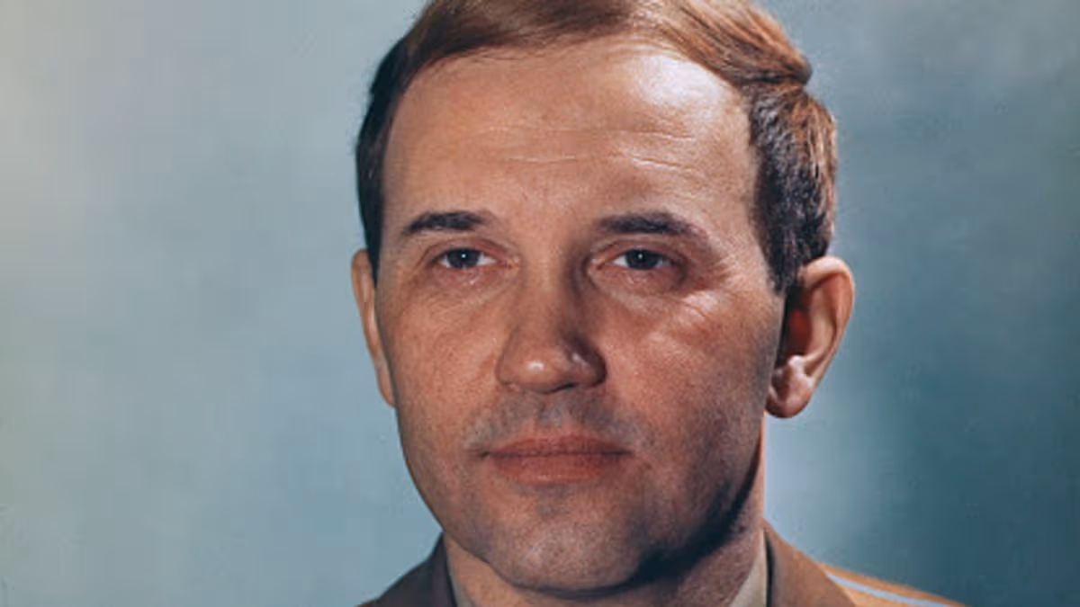 Soviet Cosmonauts Die During Soyuz 11 Re-entry