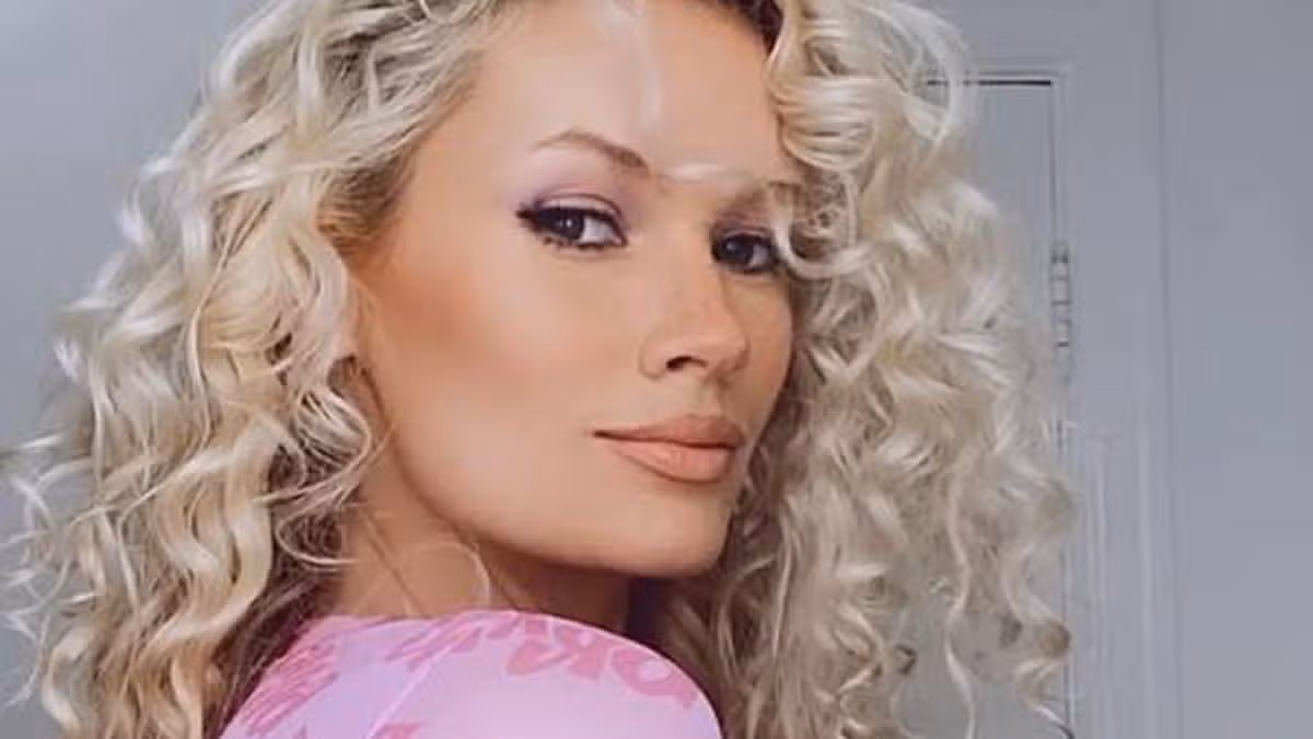 Singer Lauren Bennett of GRL dies at 37