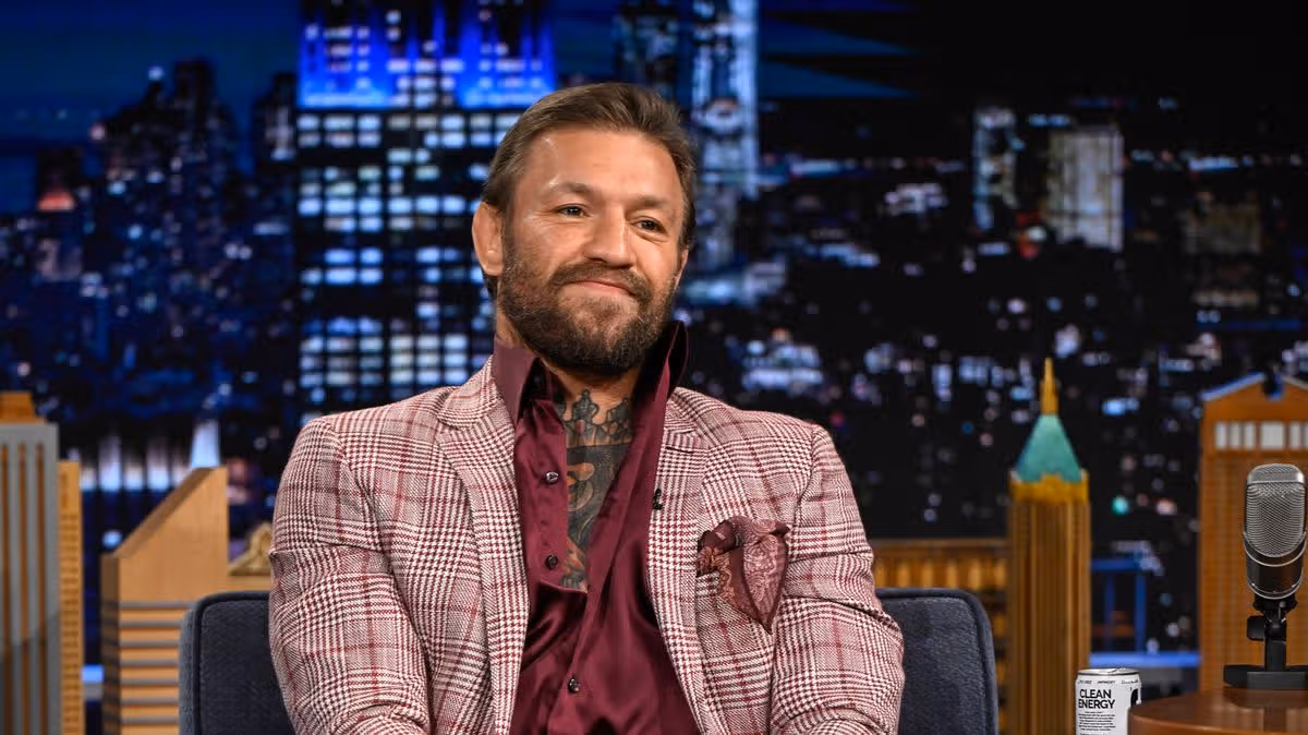 Conor McGregor Returns to UFC Against Max Holloway