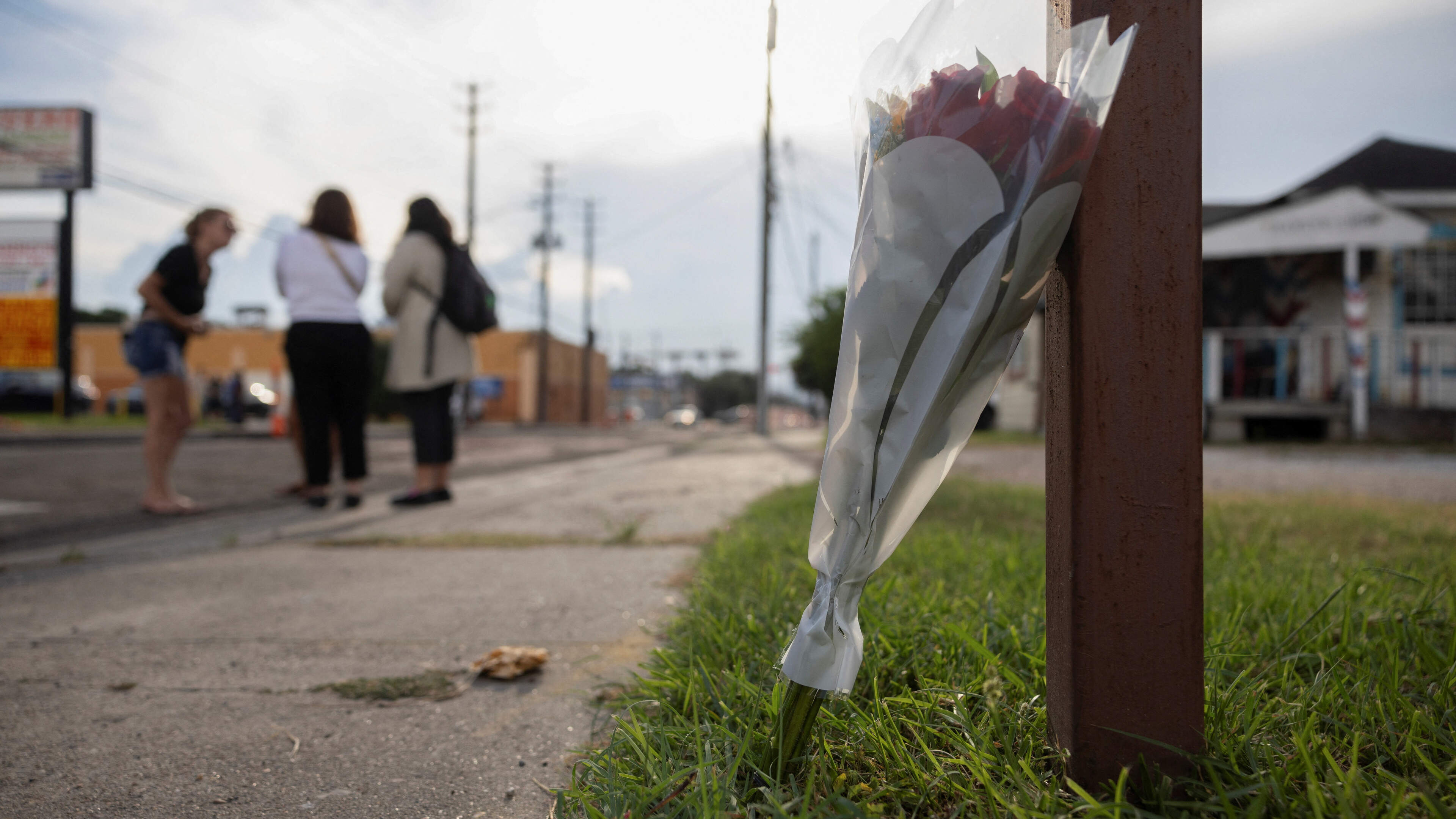 ICE Officer Shoots Mexican Immigrant in Houston