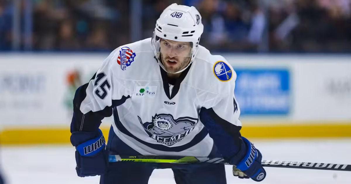 Belfast Giants sign forward Logan Cockerill