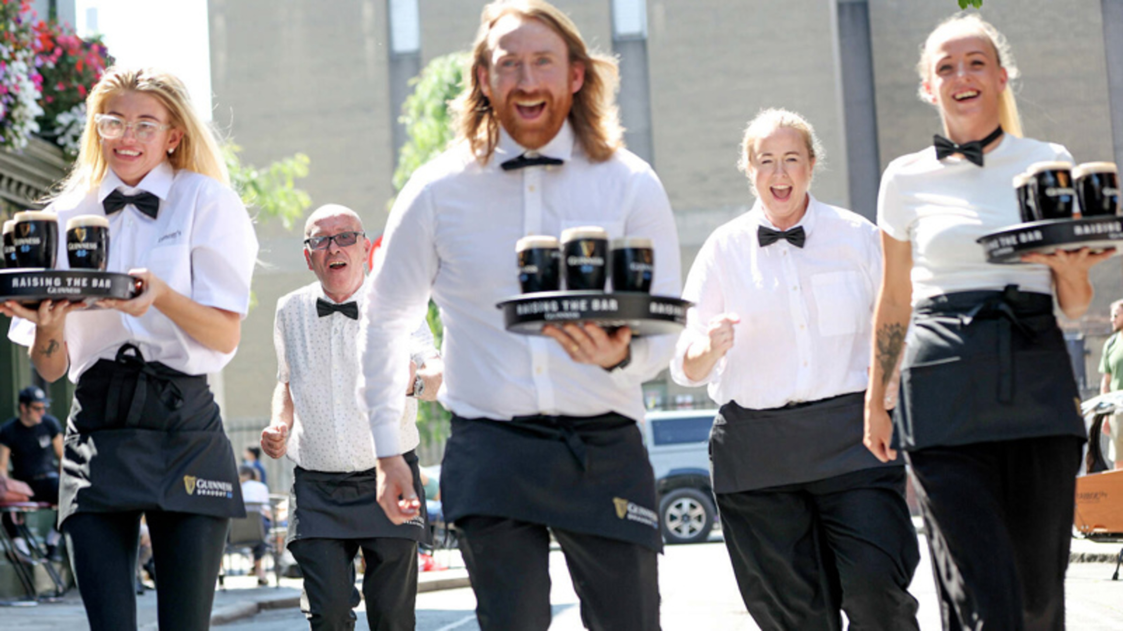 Dublin's Bartender's Race Returns After 30 Years