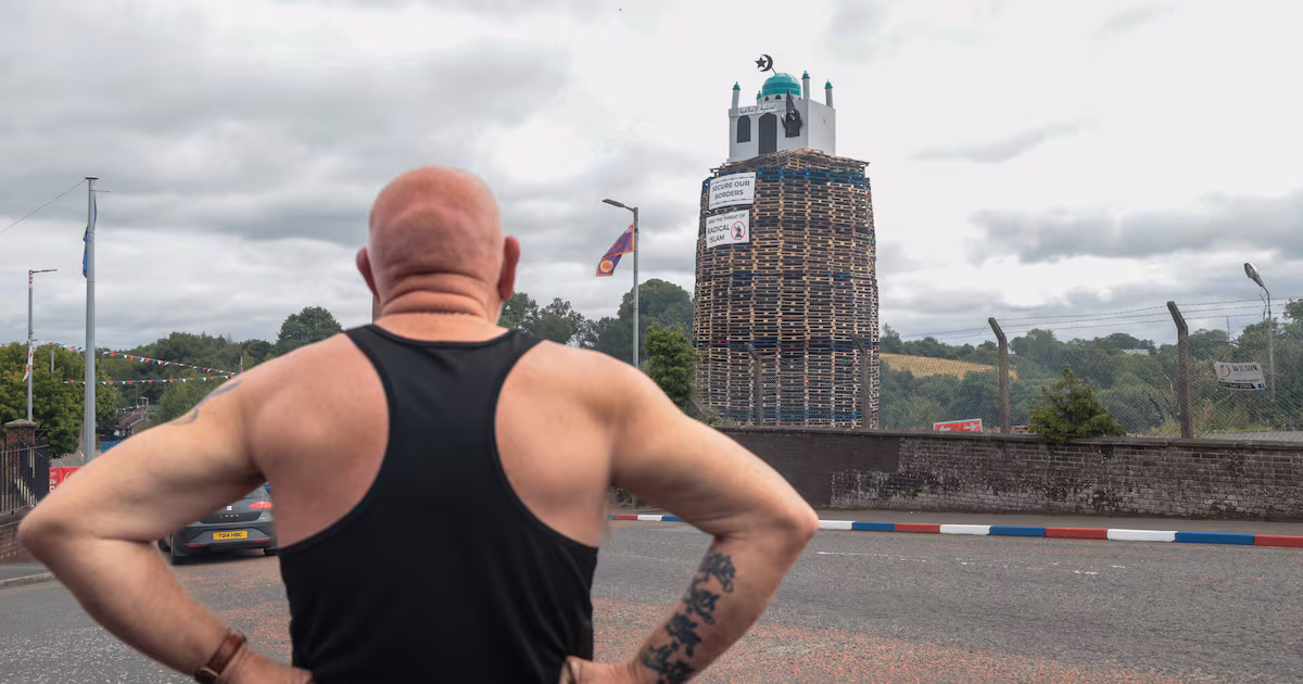 PSNI Reduced Presence Before Mosque Replica Bonfire