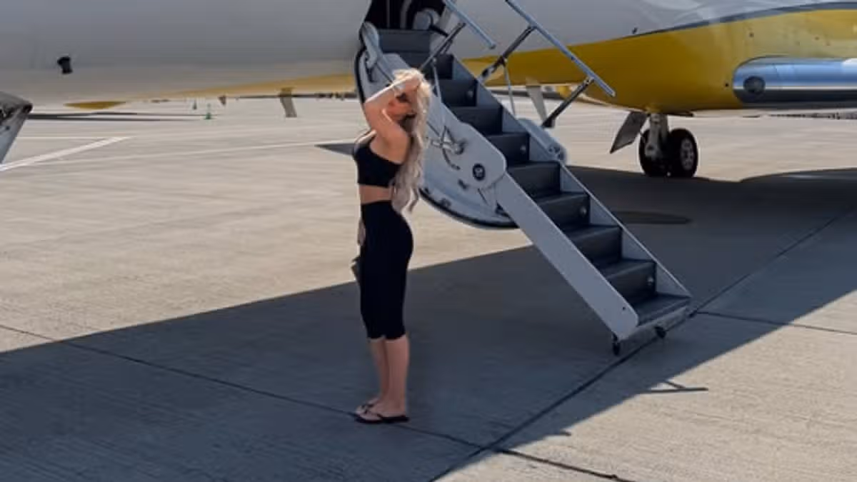 Conor McGregor's Niece Flies to Las Vegas