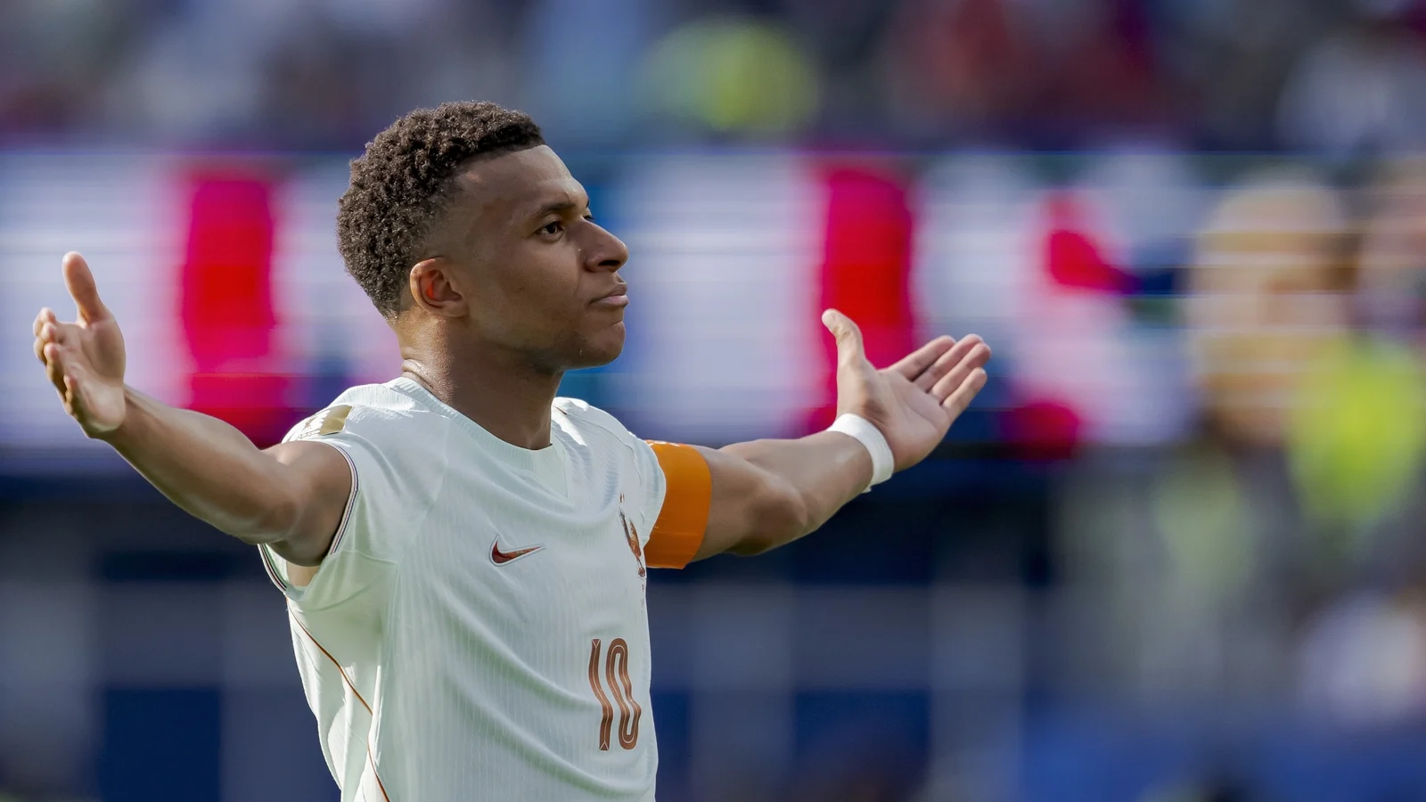 France Beats Morocco 2-0 in World Cup Quarter-Finals