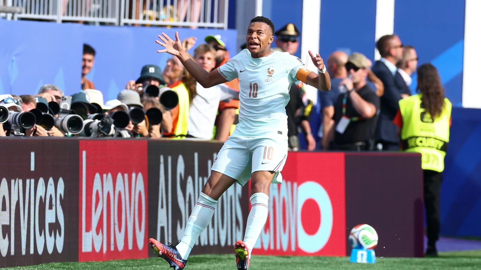 Mbappe leads France to World Cup semi-finals