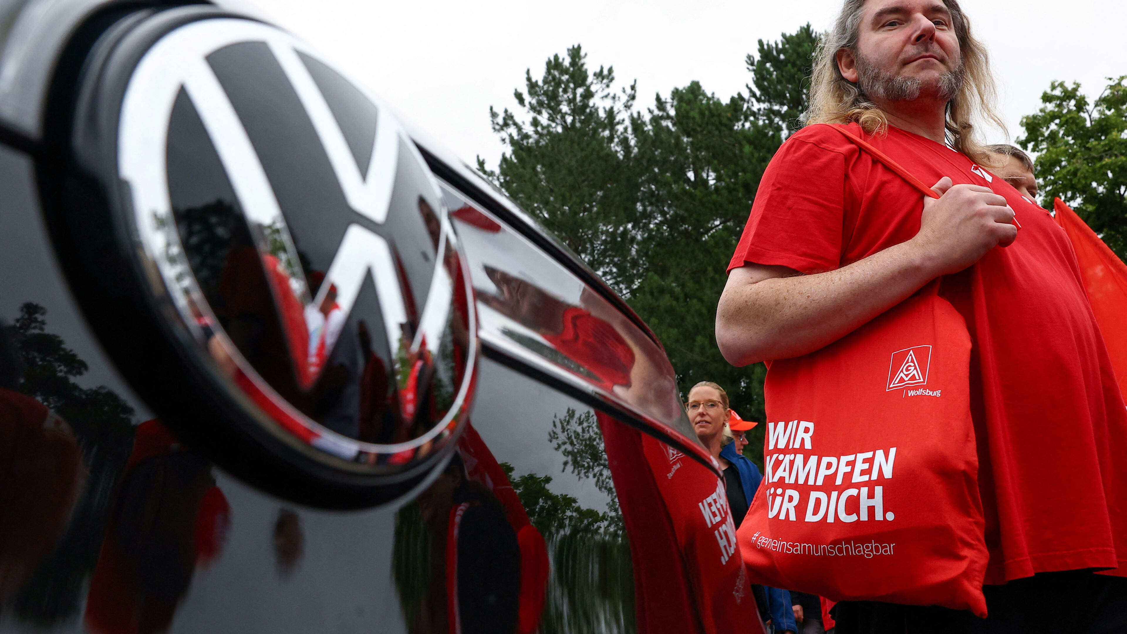 Volkswagen Board Discusses Plant Closures and Job Cuts