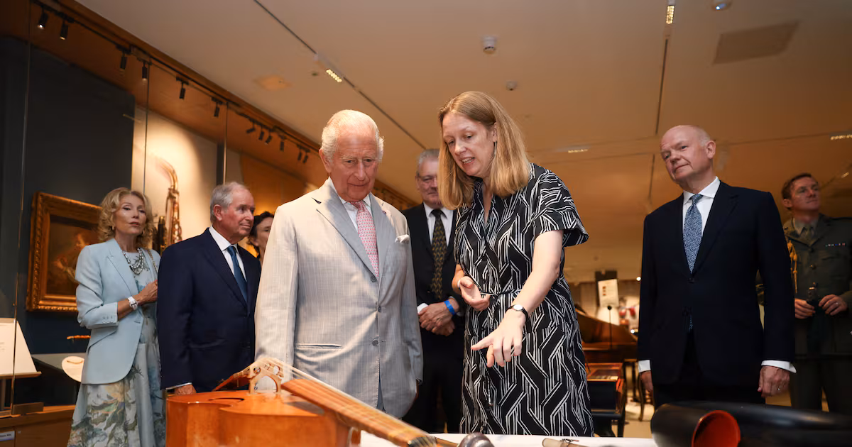 King opens University of Oxford building