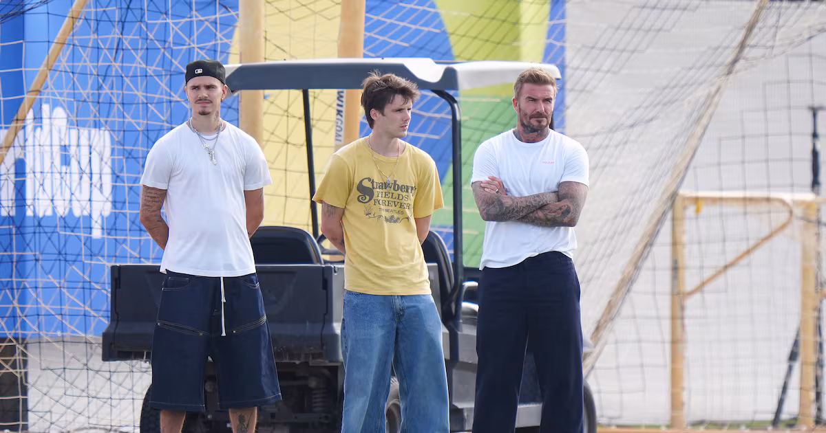 Beckham Welcomes England Team Before Norway Match
