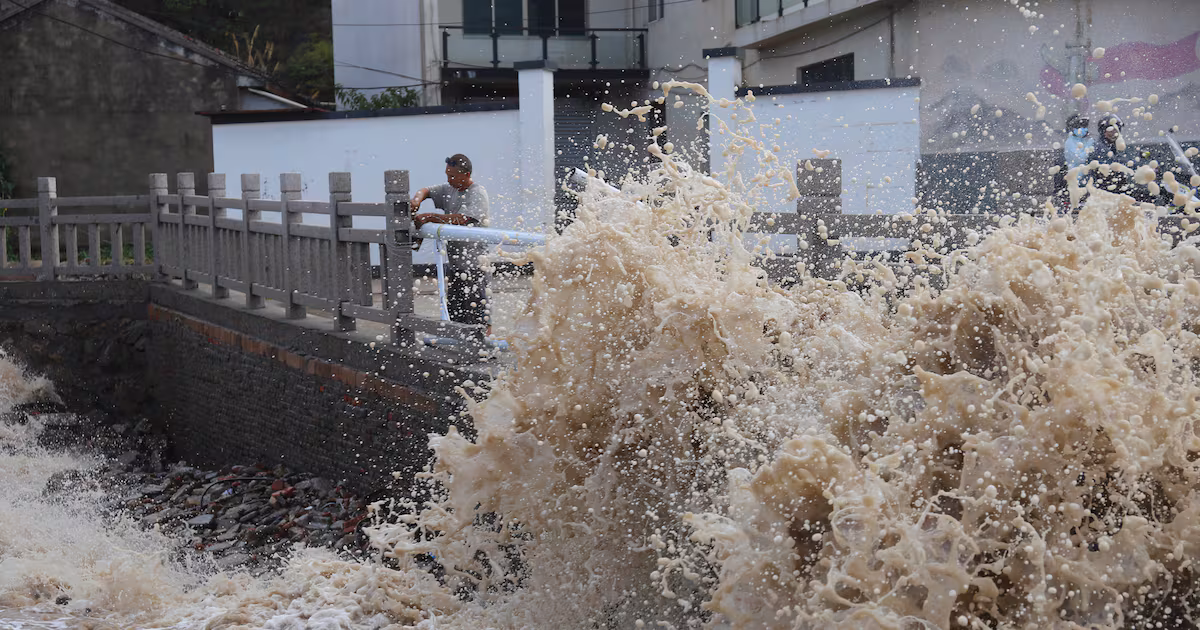 Typhoon Bavi Hits East China, Over One Million Evacuated