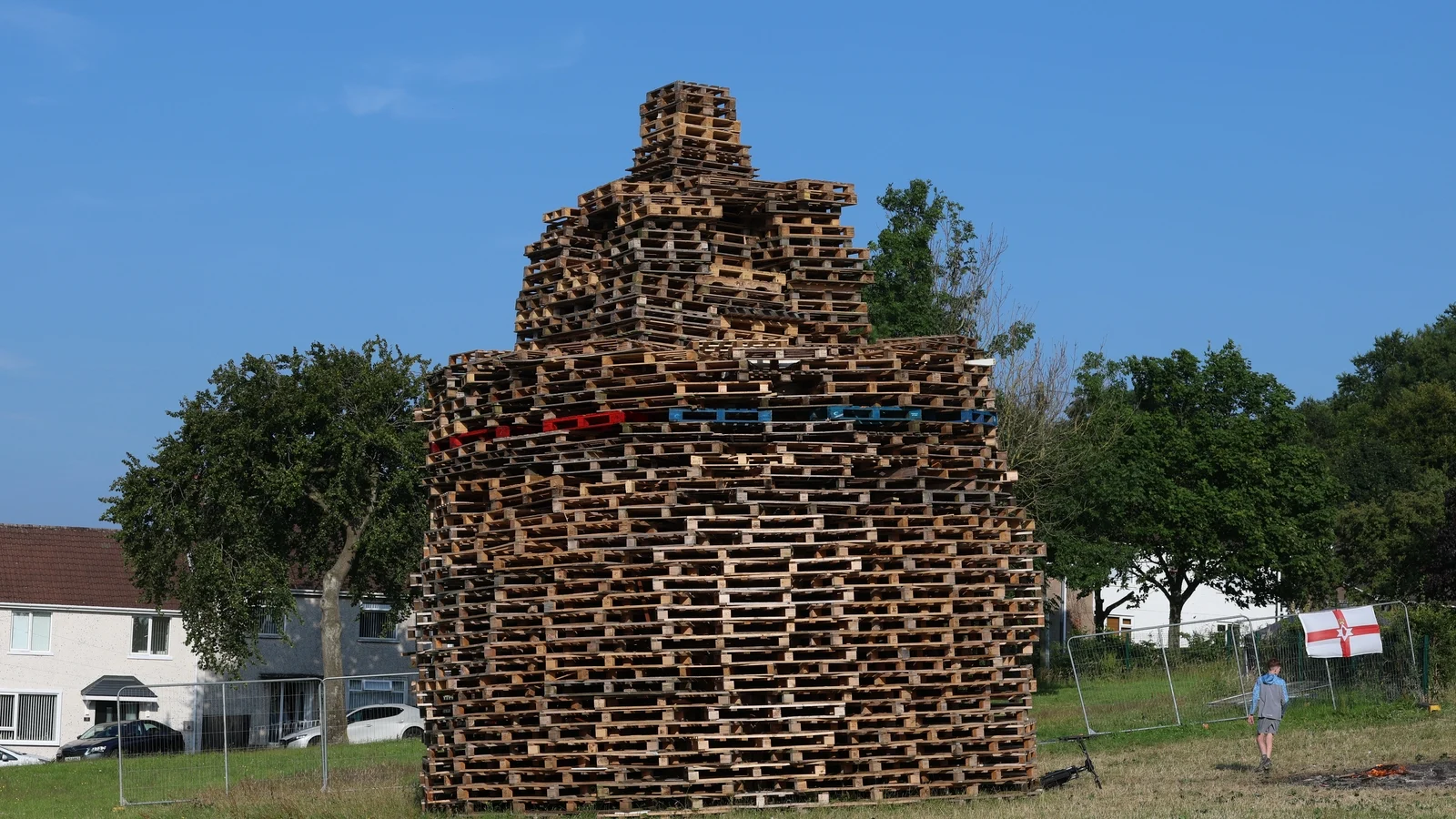 Man dies after falling from bonfire in Belfast