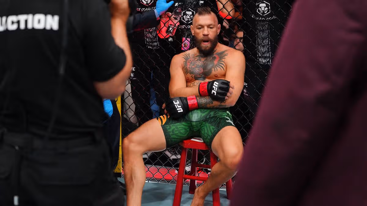 Conor McGregor suffers injury in UFC return fight