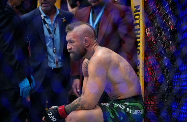 McGregor loses to Holloway in 69 seconds