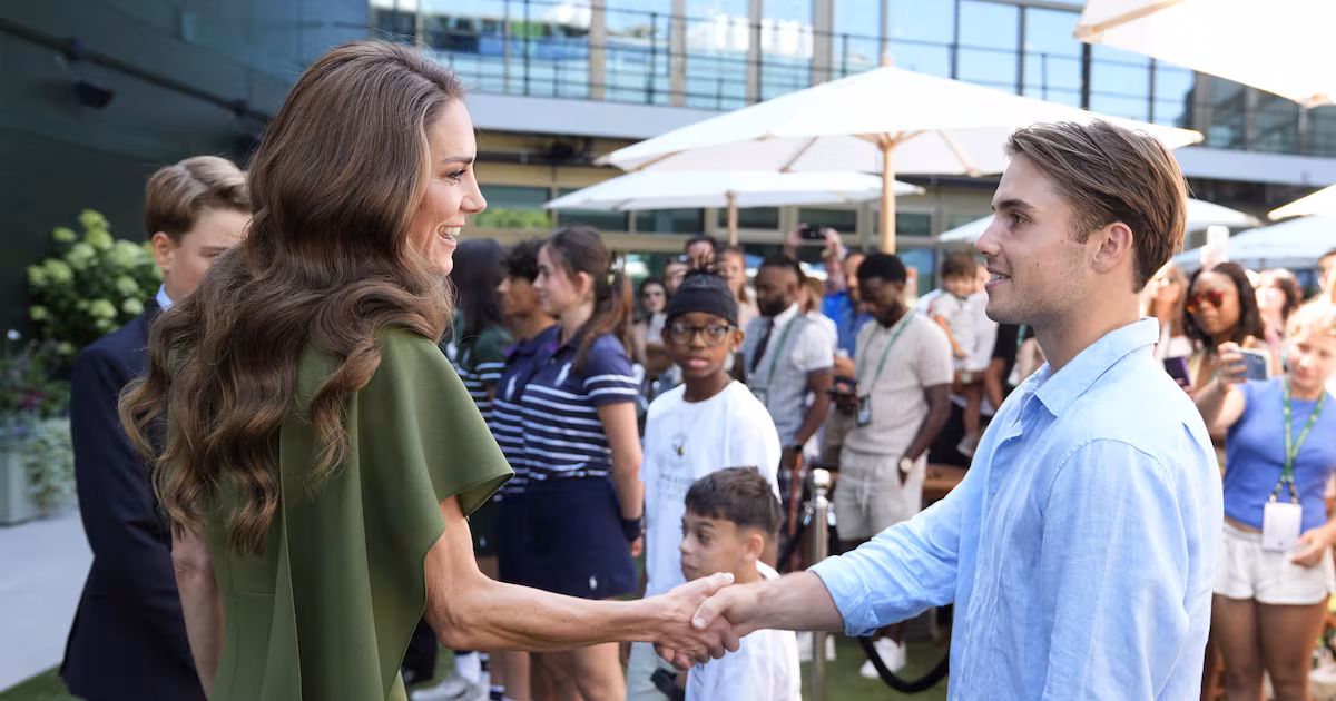 Arthur Fery Invites George and Charlotte to Play Tennis