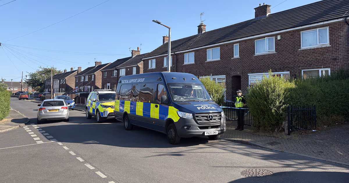 Man linked to Widdecombe murder suspect seen leaving
