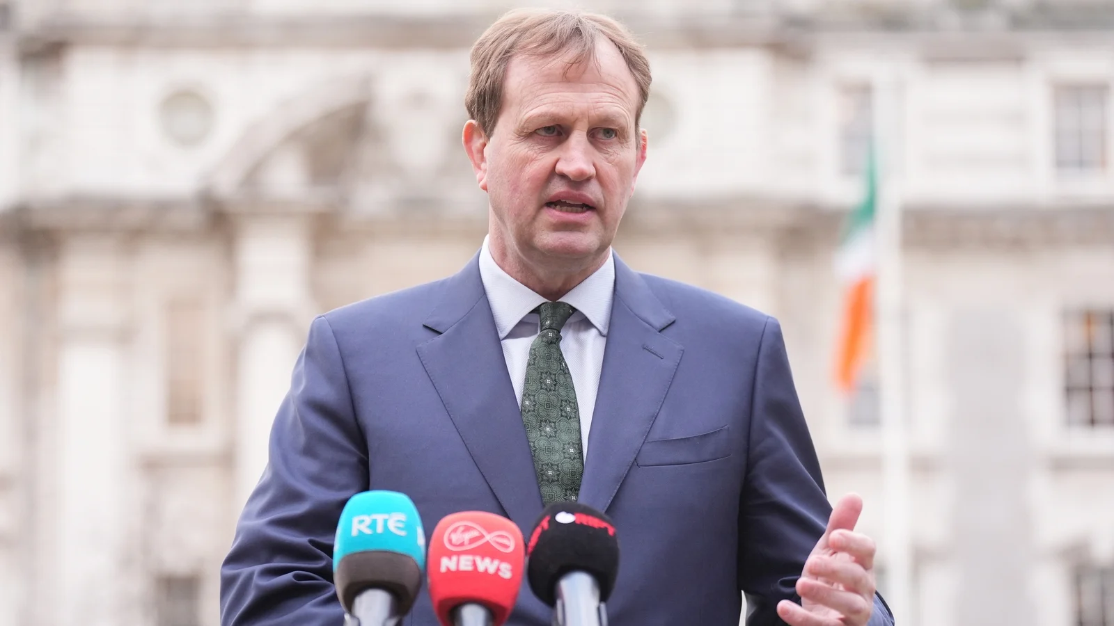 Minister defends new legal aid fee system