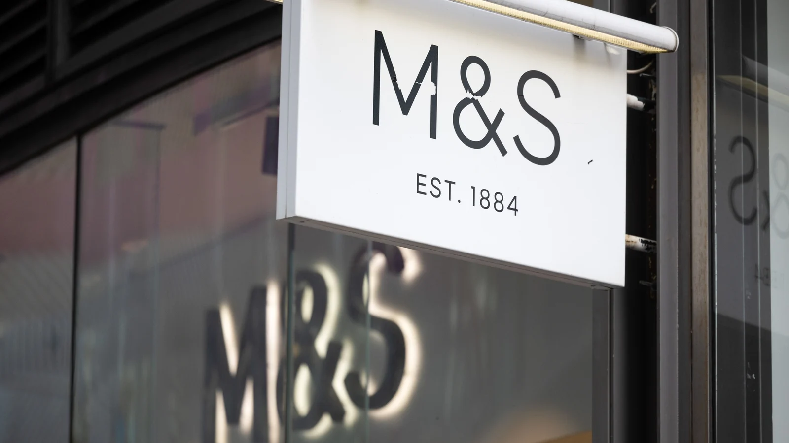 Sacked M&S worker wins dismissal case