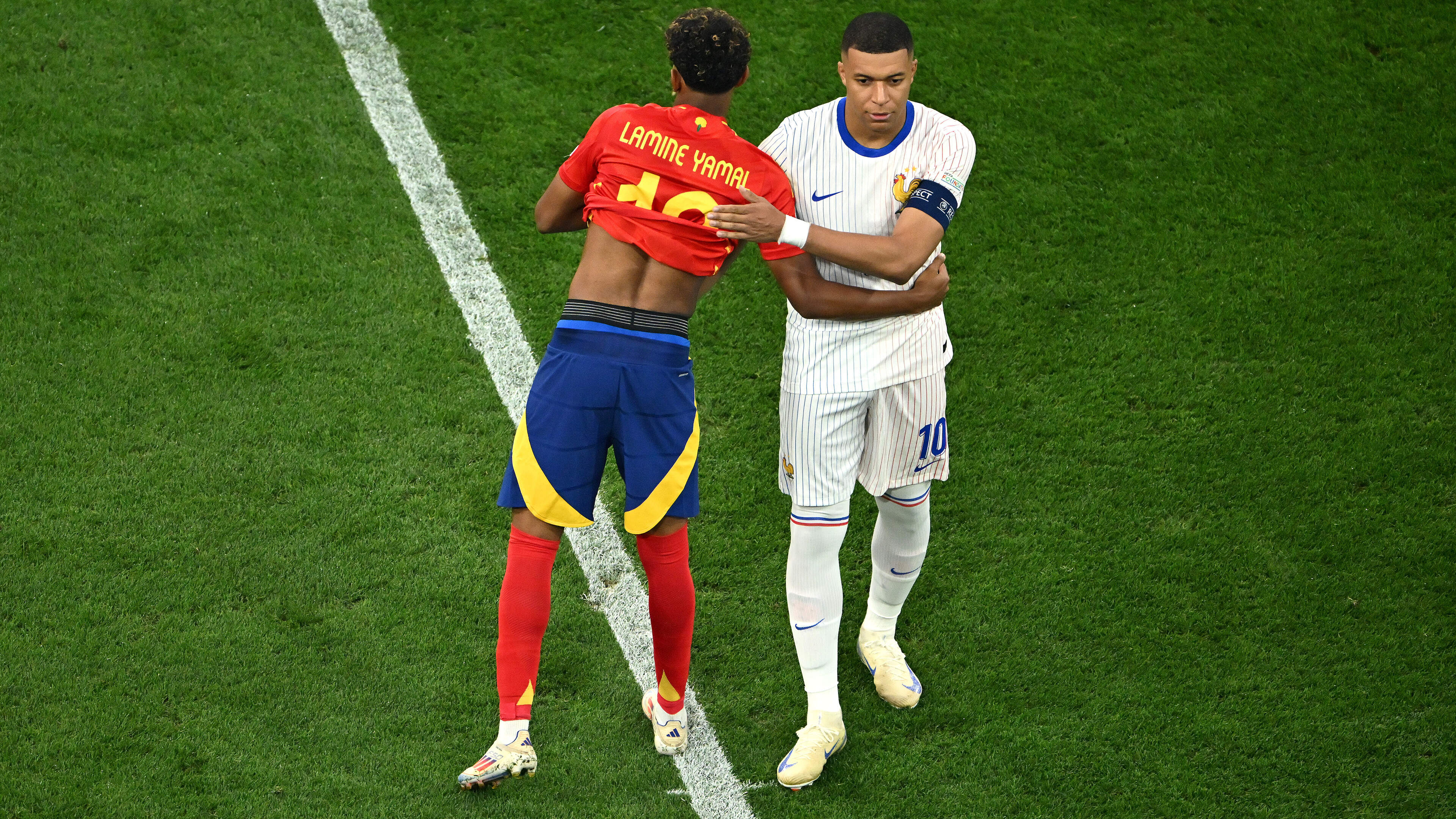 France and Spain Compete for Century's Best Team
