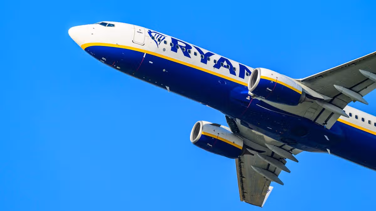 Ryanair warns against wearing jeans on flights