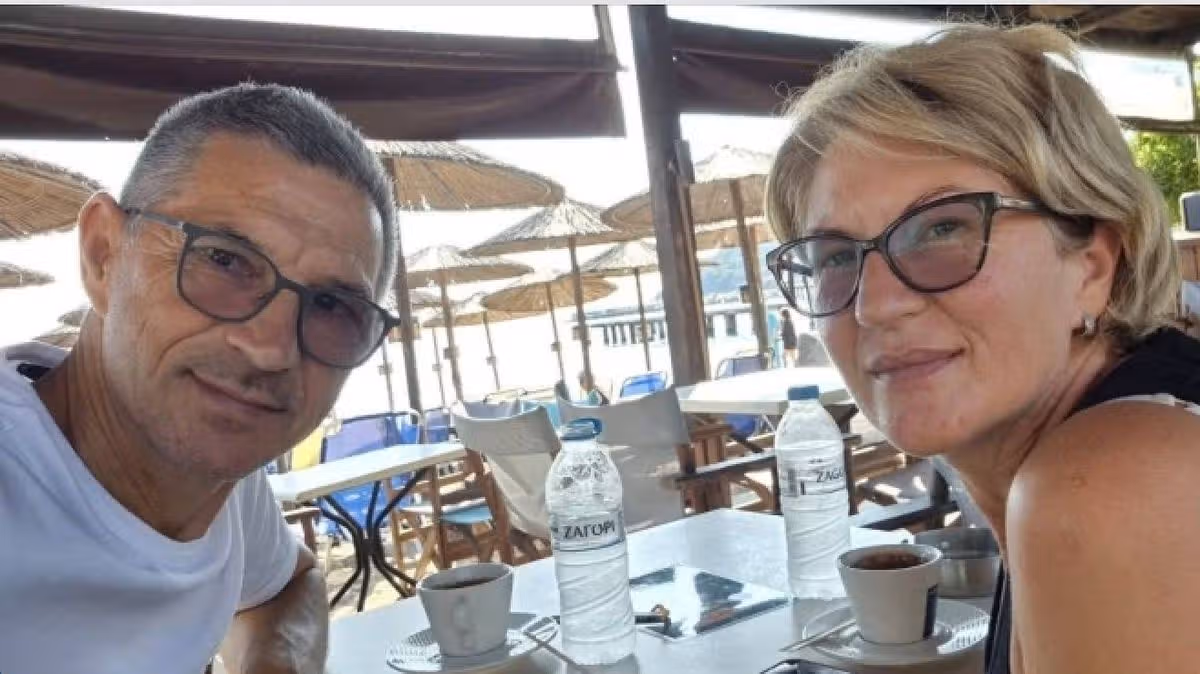 Wife saves husband from Ryanair window incident