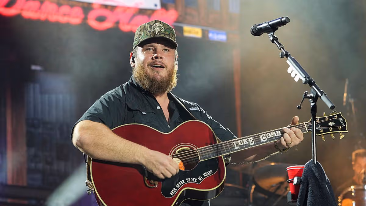 Luke Combs Fans Warned About Ticket Scams