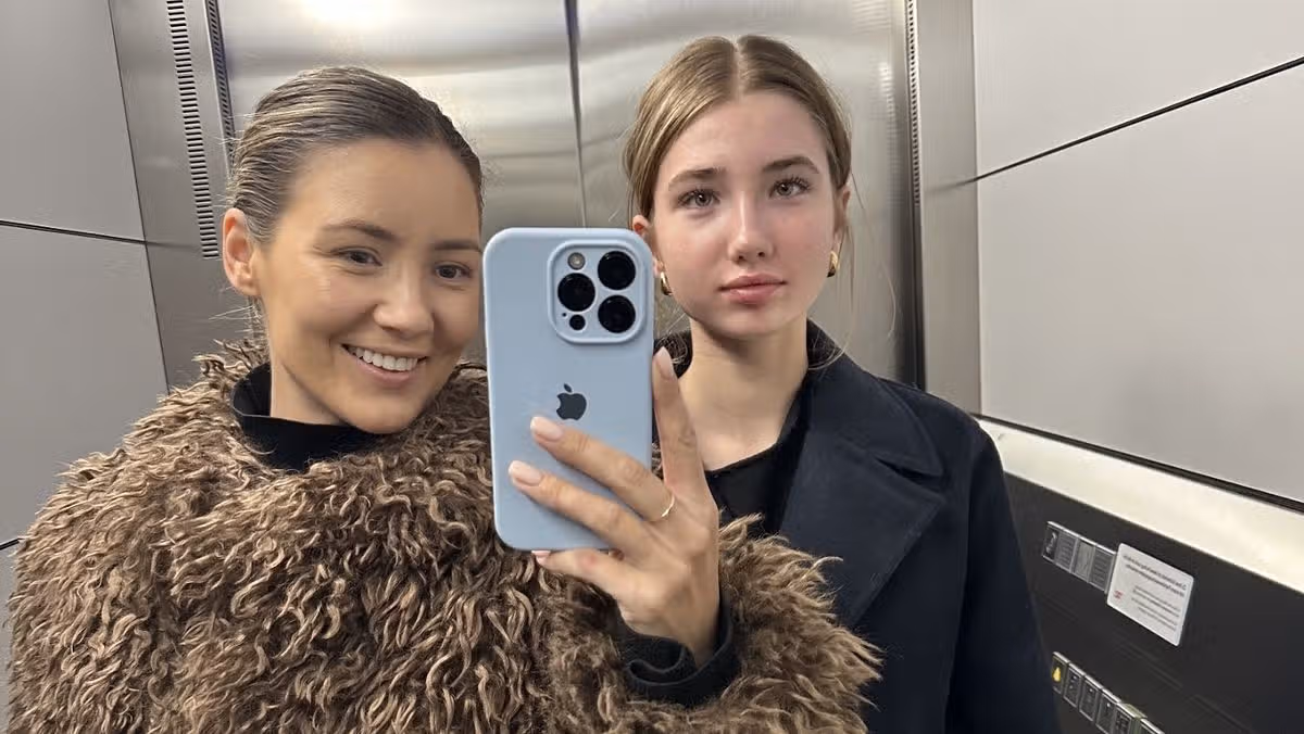 Mother Mistaken for Daughter's Sister