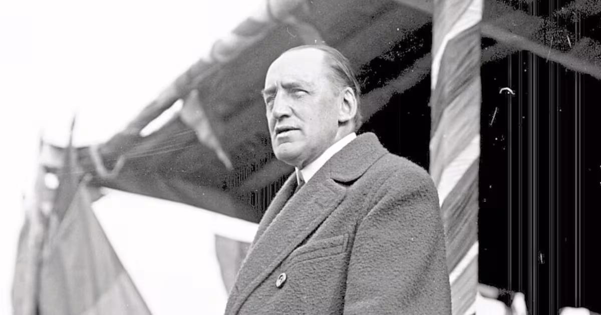 Carson Accuses England of Betrayal in 1926