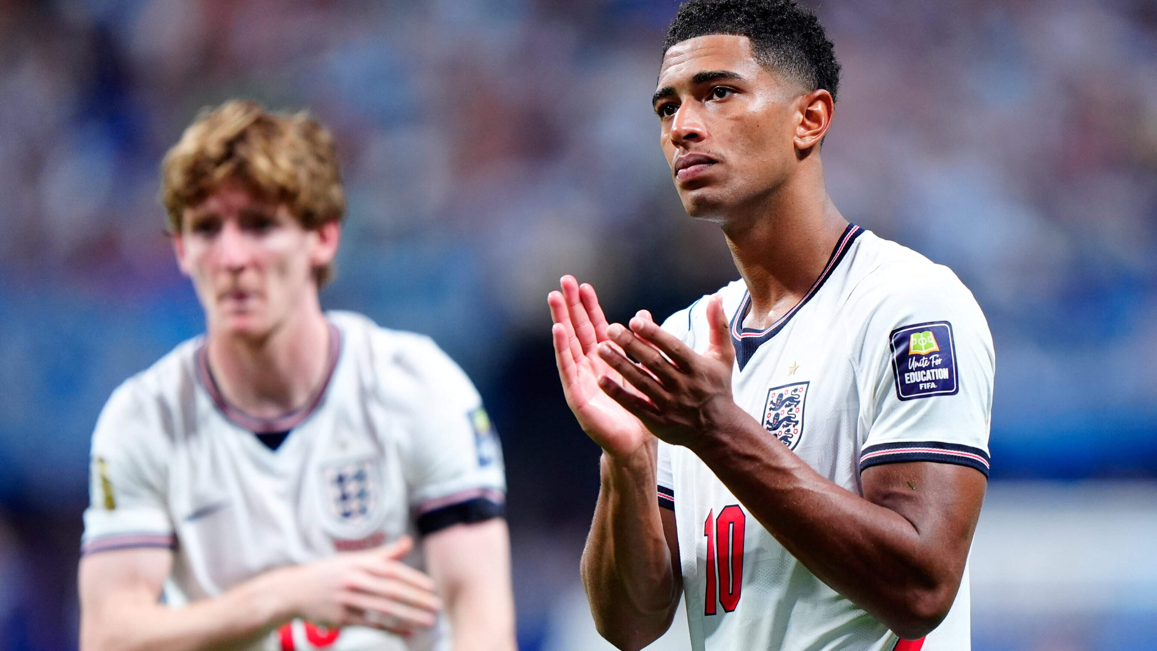 England Struggles Against Argentina in Soccer Match