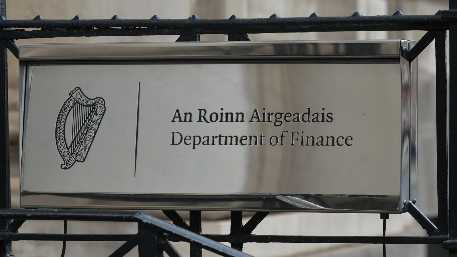 Government Urged to Follow Spending Limits