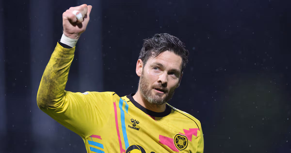 Craig Gordon retires from football at 43