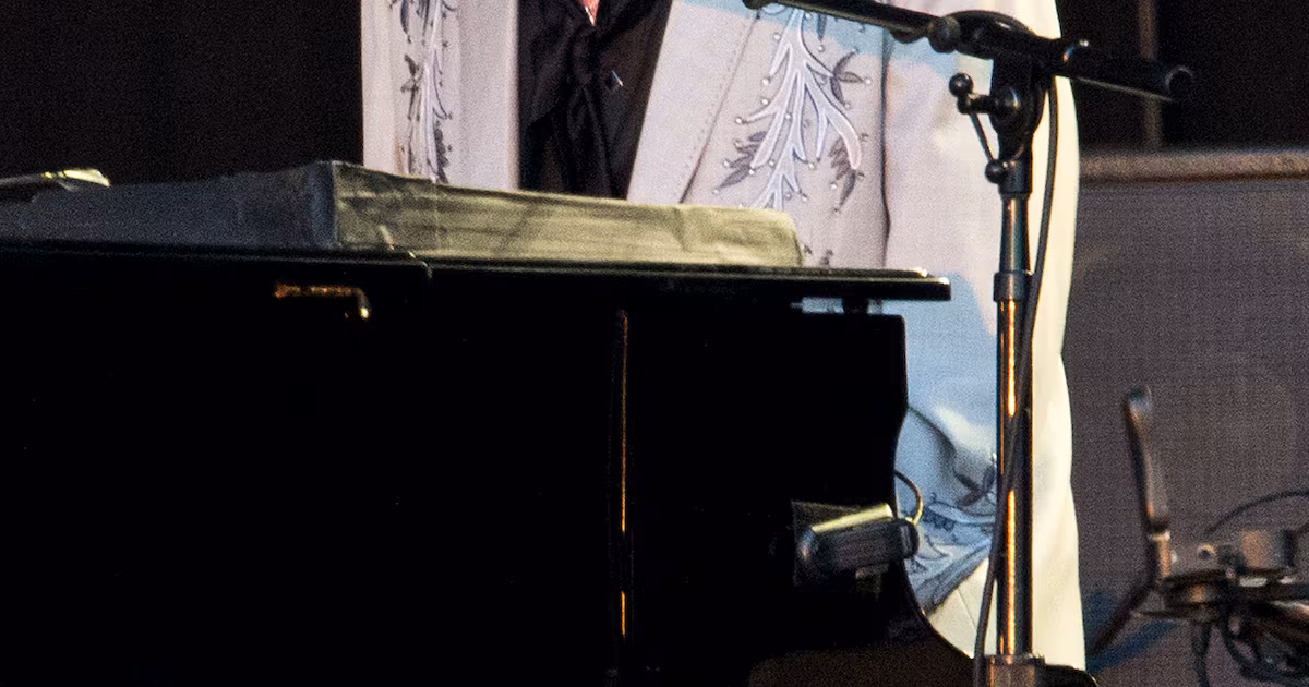 Bob Dylan announces UK tour with London dates