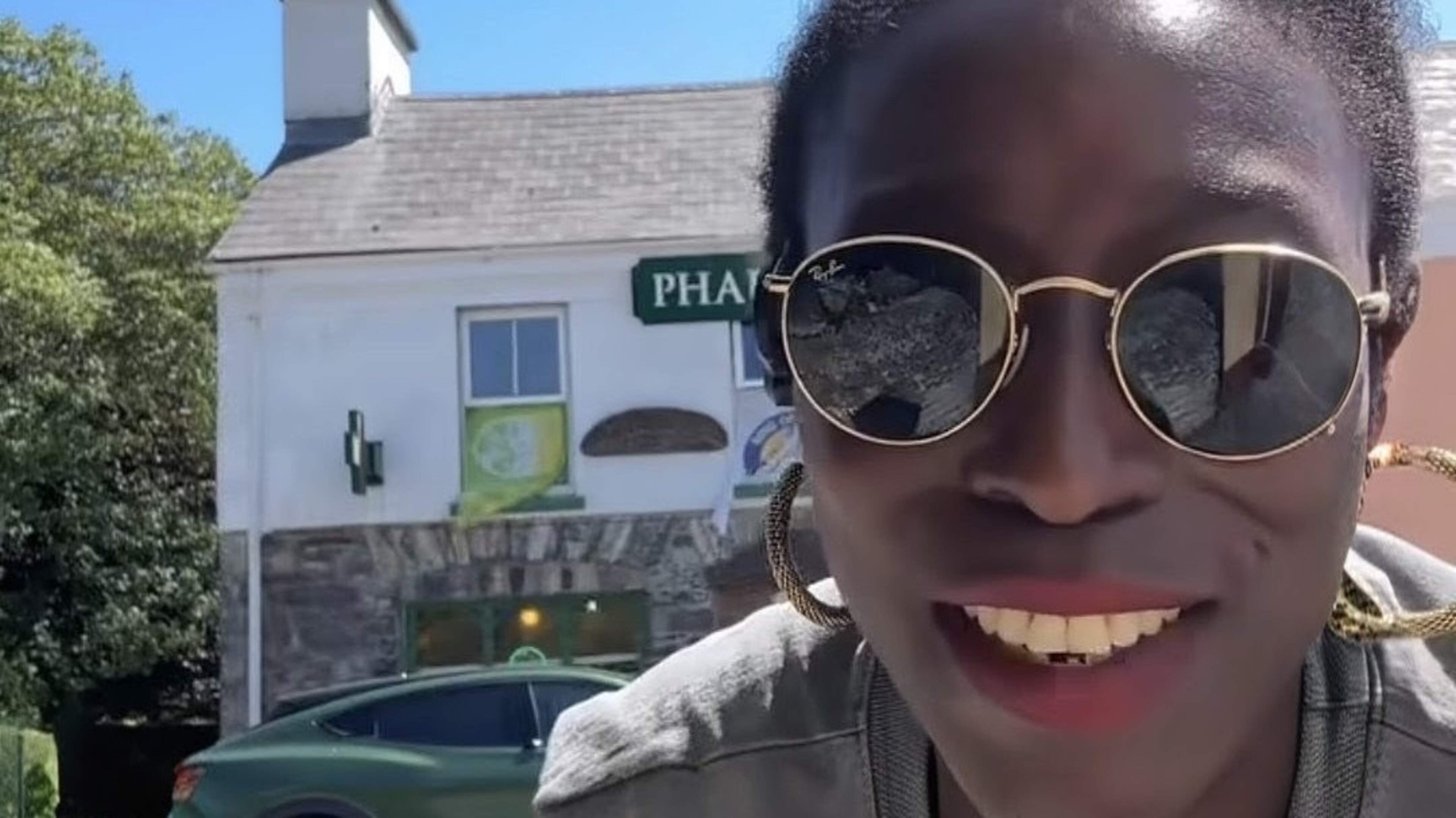 Holidaymaker Thanks Pharmacist for Injury Assistance