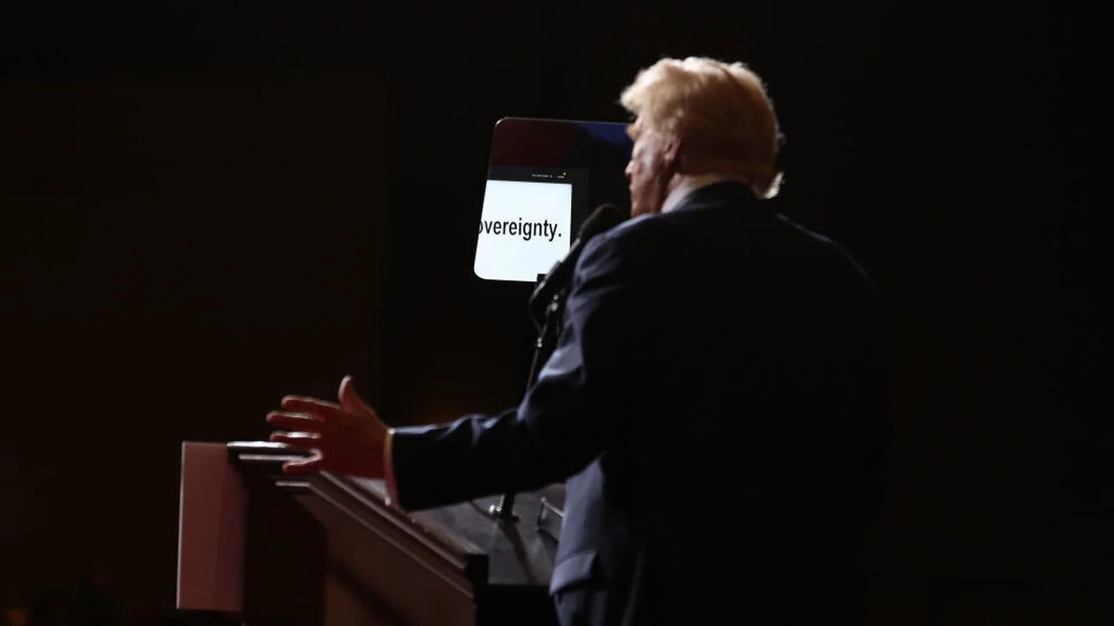 Trump Suspends Teleprompter Operator Over Betting Scandal