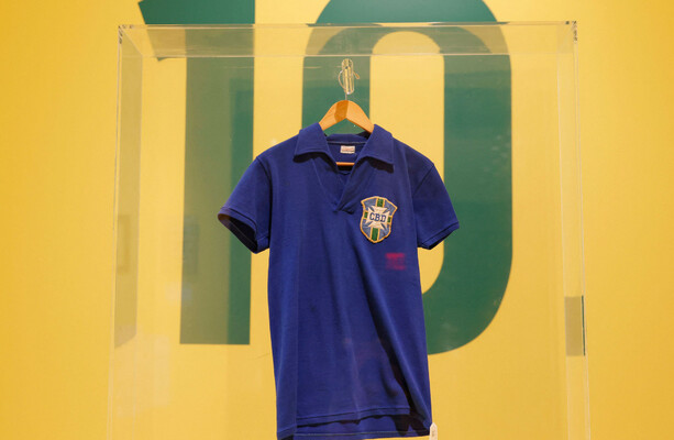 Pele's World Cup jersey sells for $4.9 million