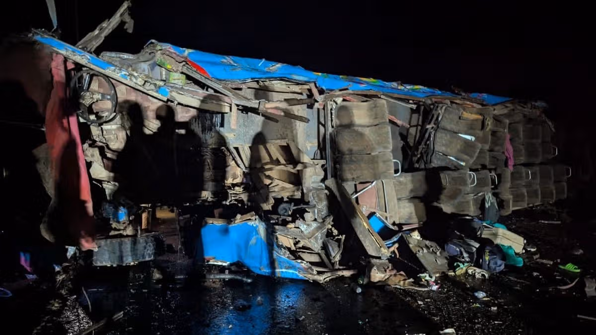 Uganda school bus crash kills 21 people