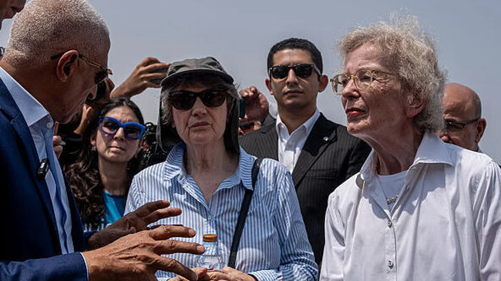 Robinson Warns of Palestinian Territories' Disappearance
