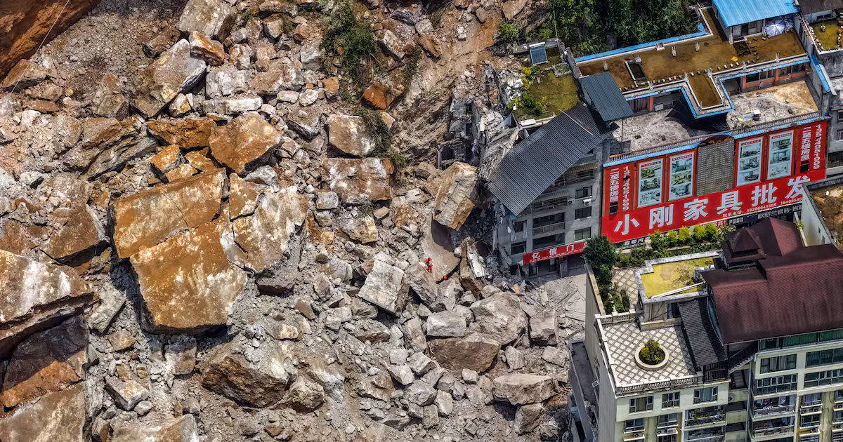 Landslide in Chongqing Kills Eight, 34 Missing