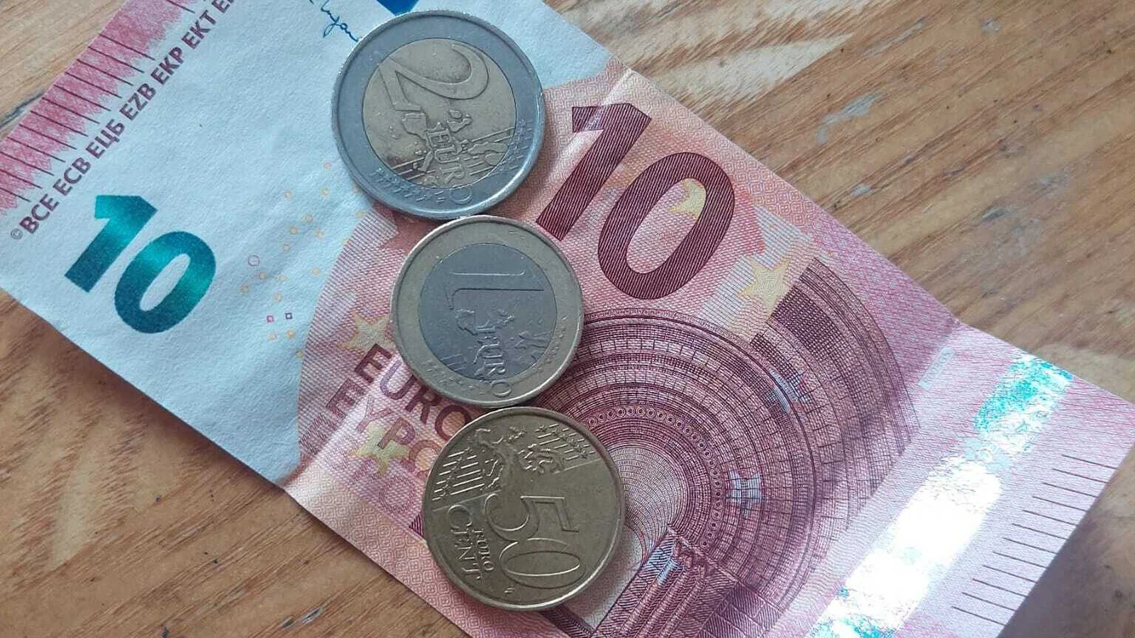 Minimum wage increase recommendation by Low Pay Commission