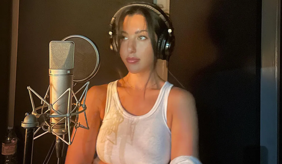Fia Moon's Journey in Music Industry