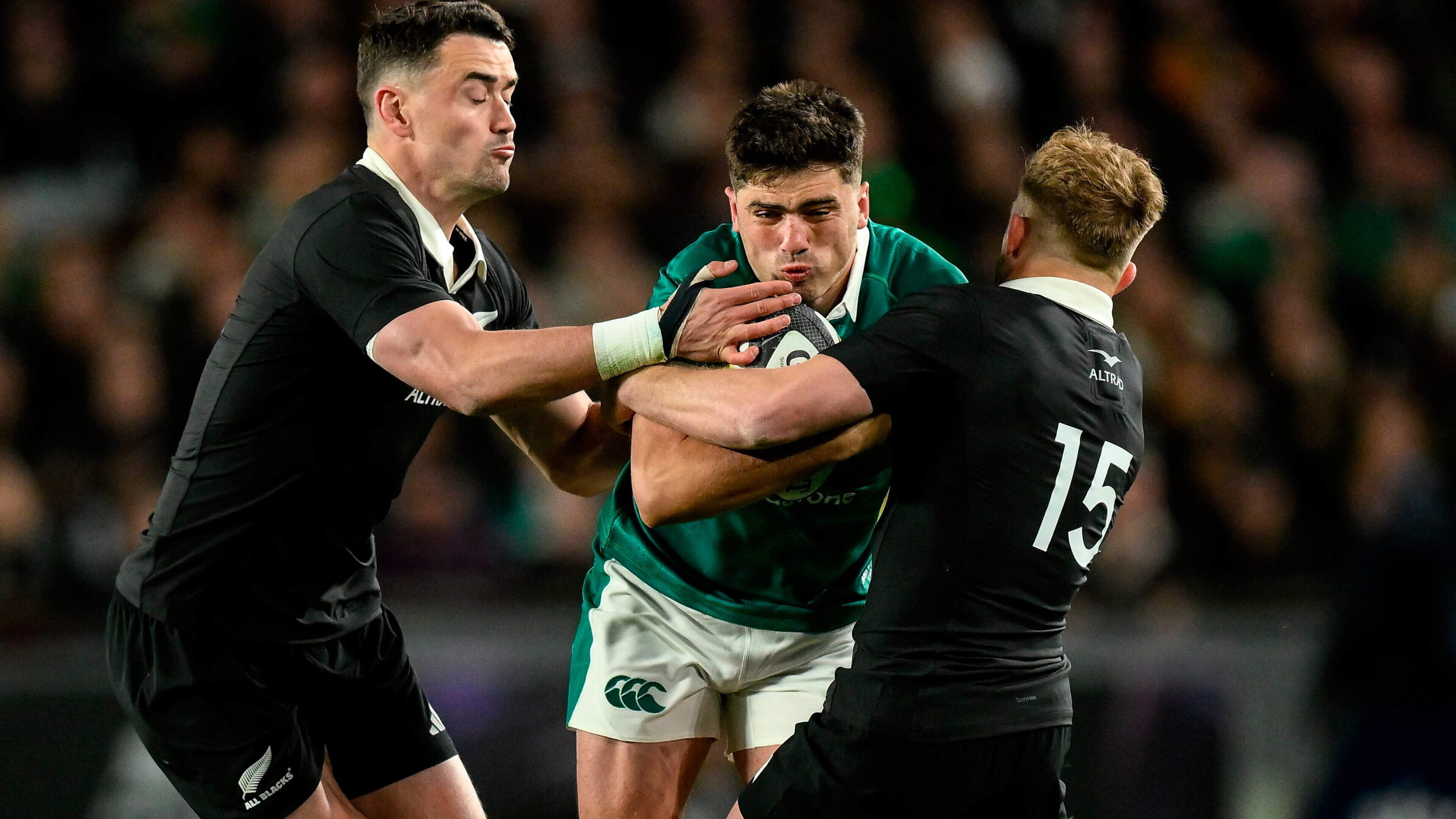 New Zealand Leads Ireland 14-0 in Rugby Match