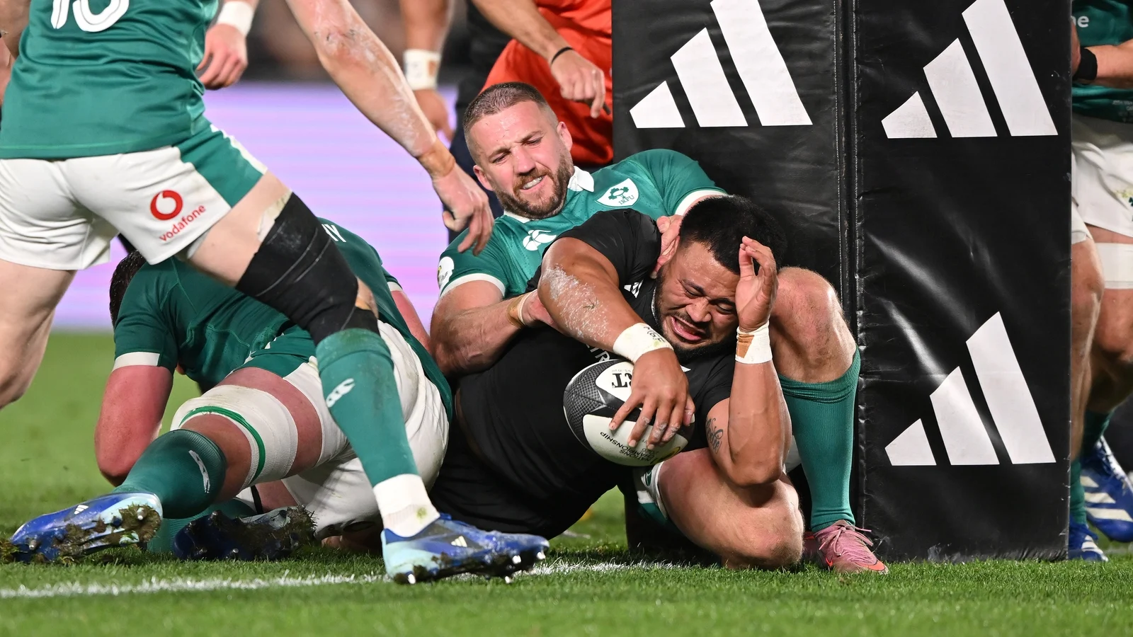 New Zealand Defeats Ireland 40-21 in Auckland